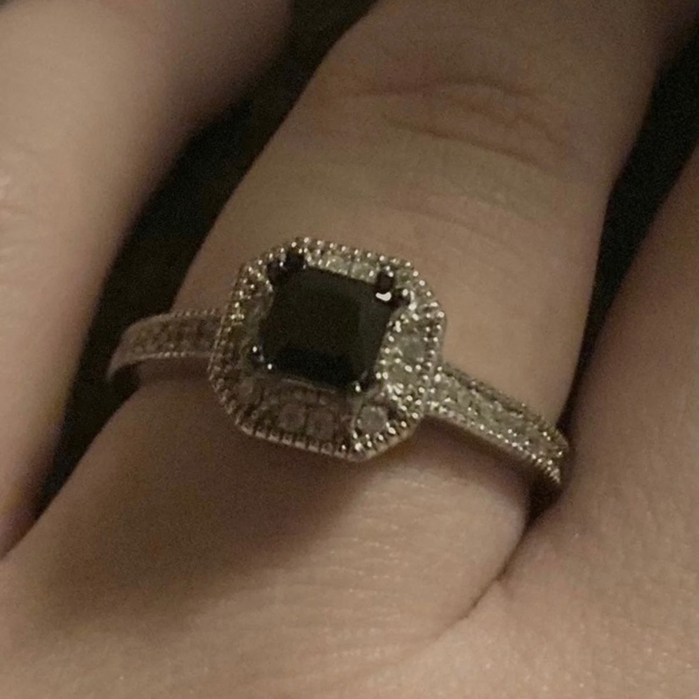 Engagement ring - Picture 3 of 4